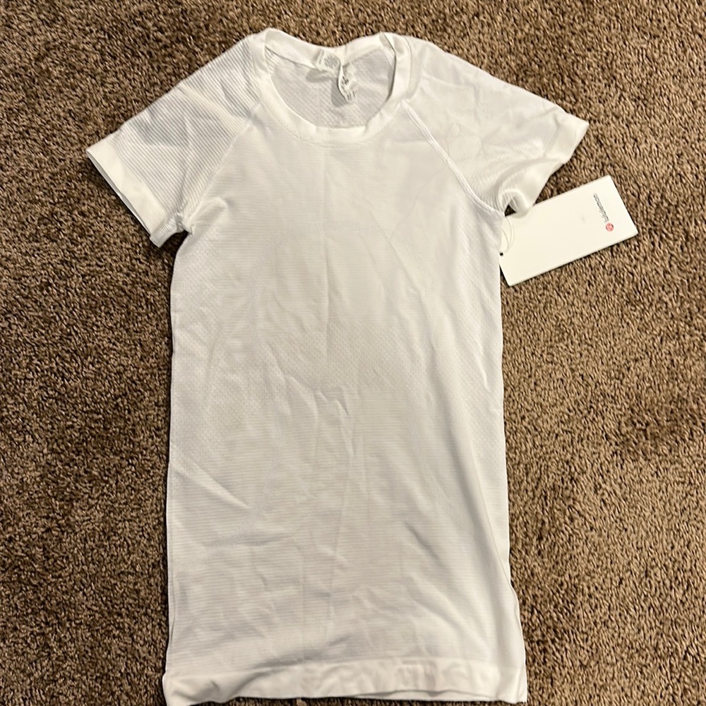 lululemon Swiftly Tech Short Sleeve Shirt 2.0 in White/White Size 2 New NWT